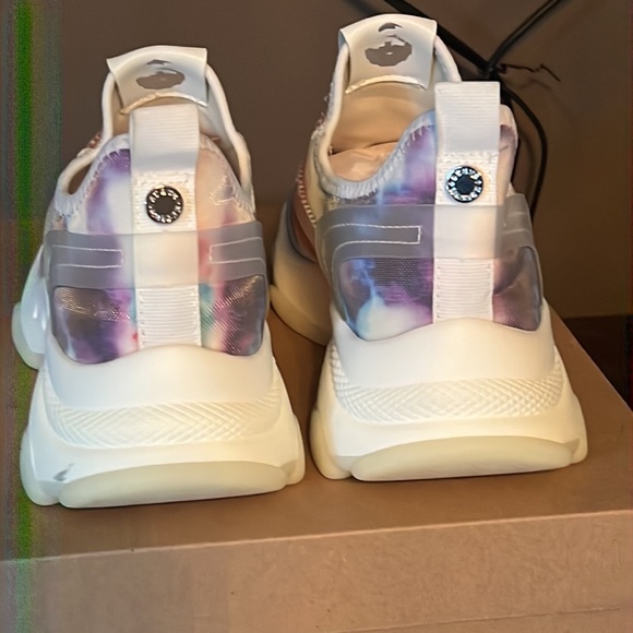 Steve Madden cloud sole sneakers - Picture 3 of 8